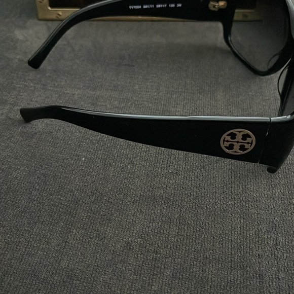 Tory Burch Black Sunglasses with Bold Frames and Dark Lenses - Picture 5 of 9